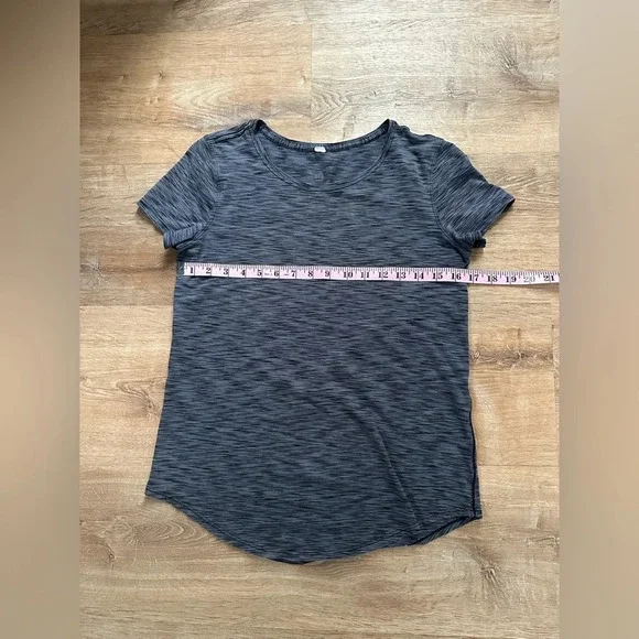 Lululemon Love Tee Short Sleeve Crew Size 6 Space Dye Grey Black - Picture 6 of 6